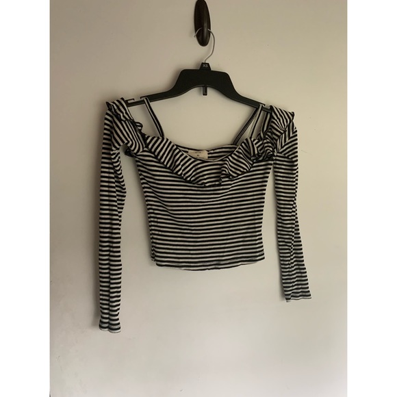 Urban Outfitters Lettuce Edge Cold Shoulder Top - Picture 4 of 5